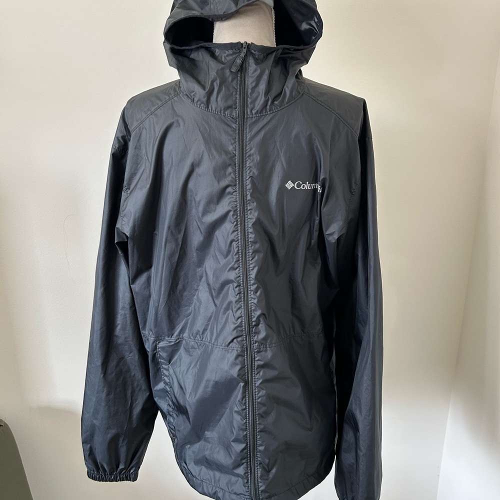 Columbia Men's Black Hooded Lightweight Windbreaker.